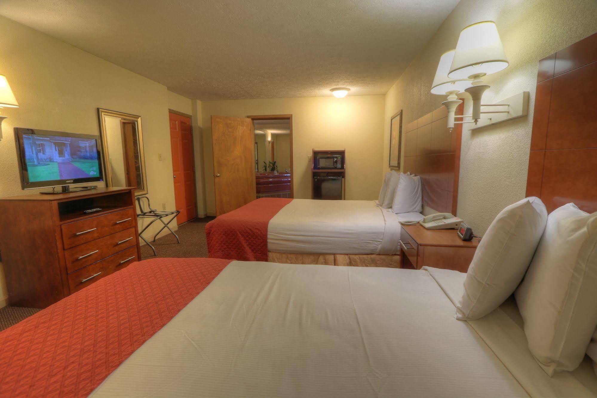 Days Inn By Wyndham Pigeon Forge South Экстерьер фото